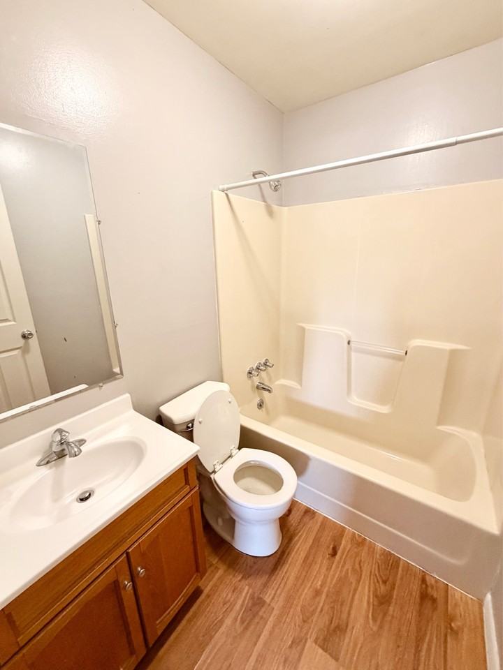 627 N Bryan Ave #9 - Photo 7 of 8