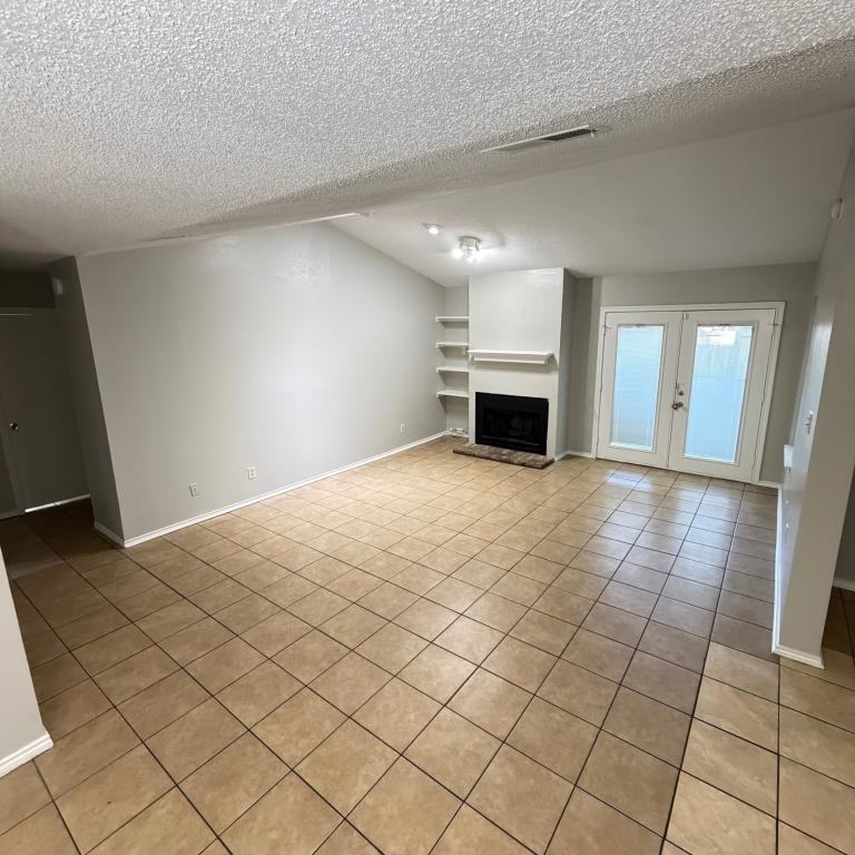 2640 Glenmore Dr - Photo 2 of 14