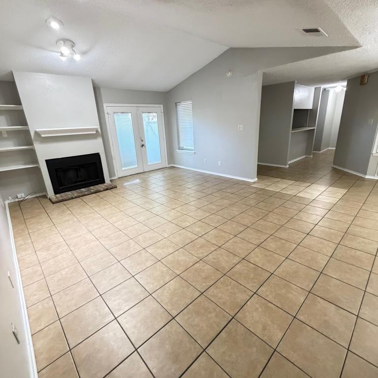 2640 Glenmore Dr - Photo 4 of 14