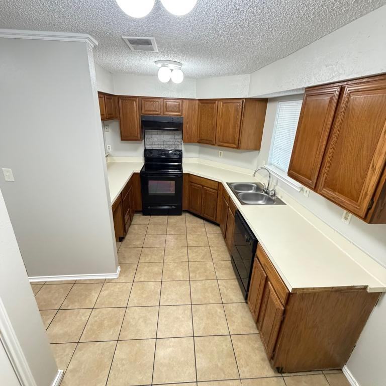 2640 Glenmore Dr - Photo 5 of 14