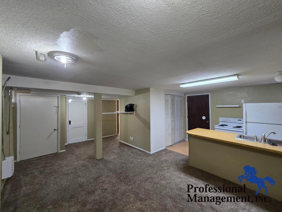 435 1/2 Lewis Ave - Photo 2 of 8