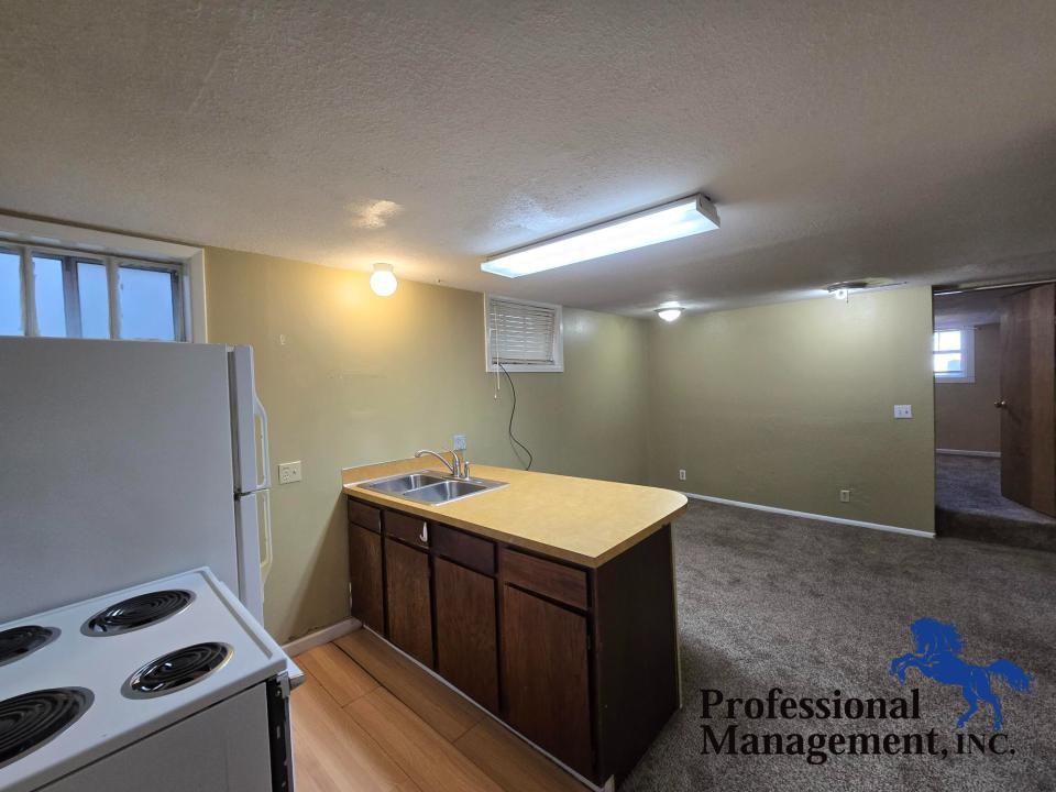 435 1/2 Lewis Ave - Photo 3 of 8