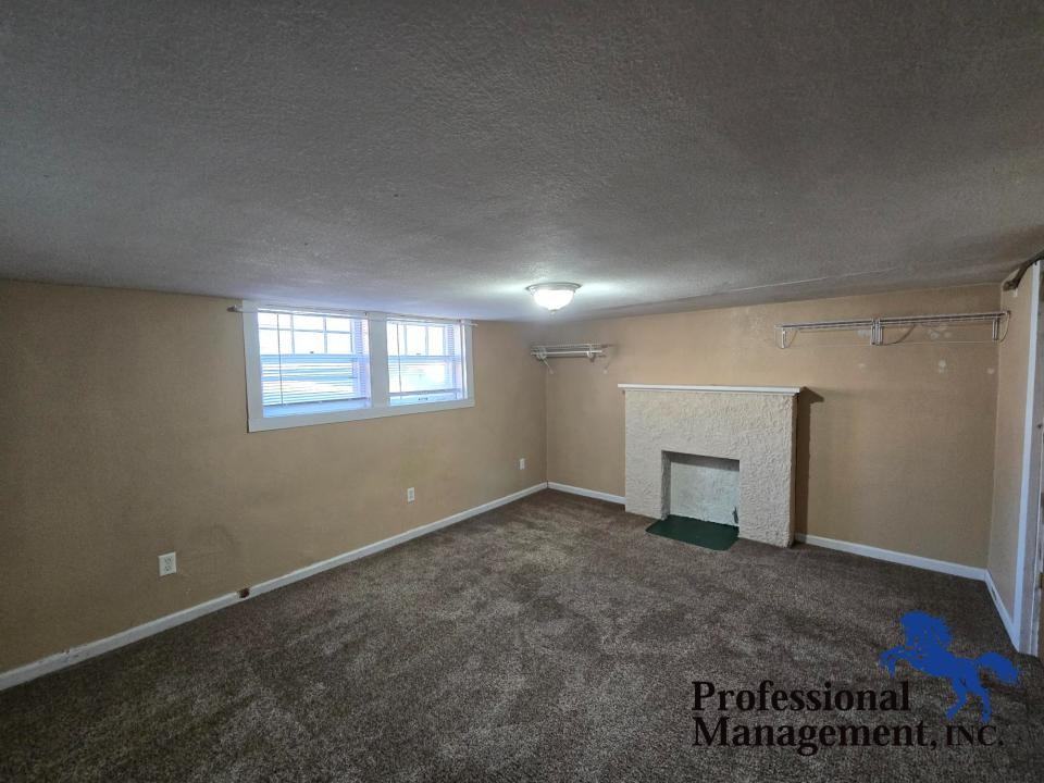 435 1/2 Lewis Ave - Photo 4 of 8