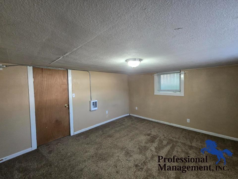 435 1/2 Lewis Ave - Photo 5 of 8