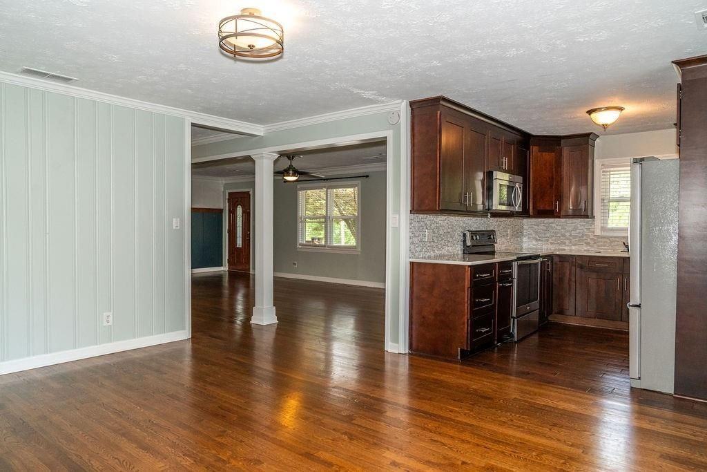 2331 Robin Ln Se - Photo 4 of 40