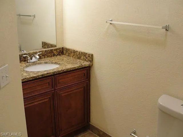 4280 Desoto Ave - Photo 6 of 9