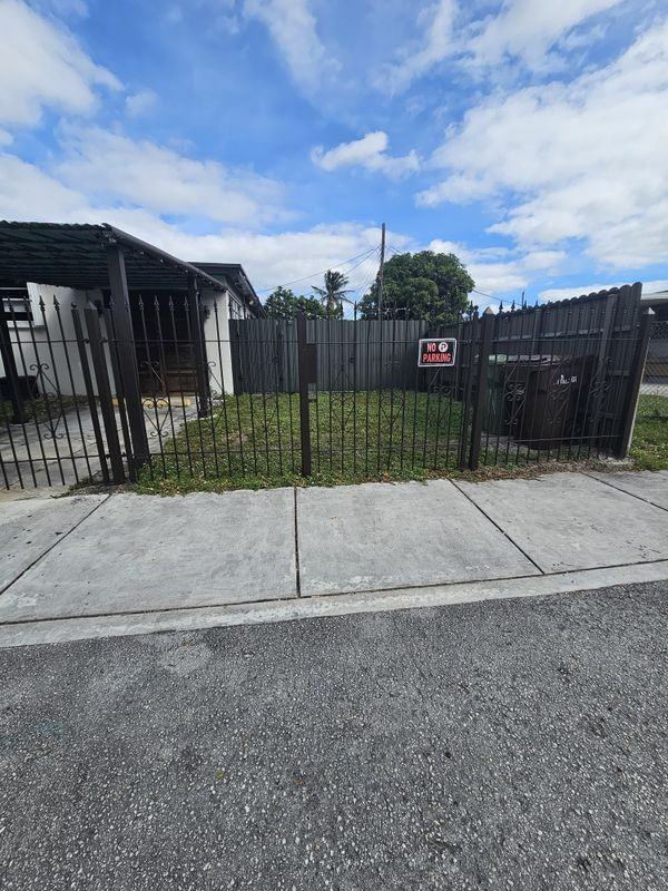 954 Se 1st St - Photo 2 of 7