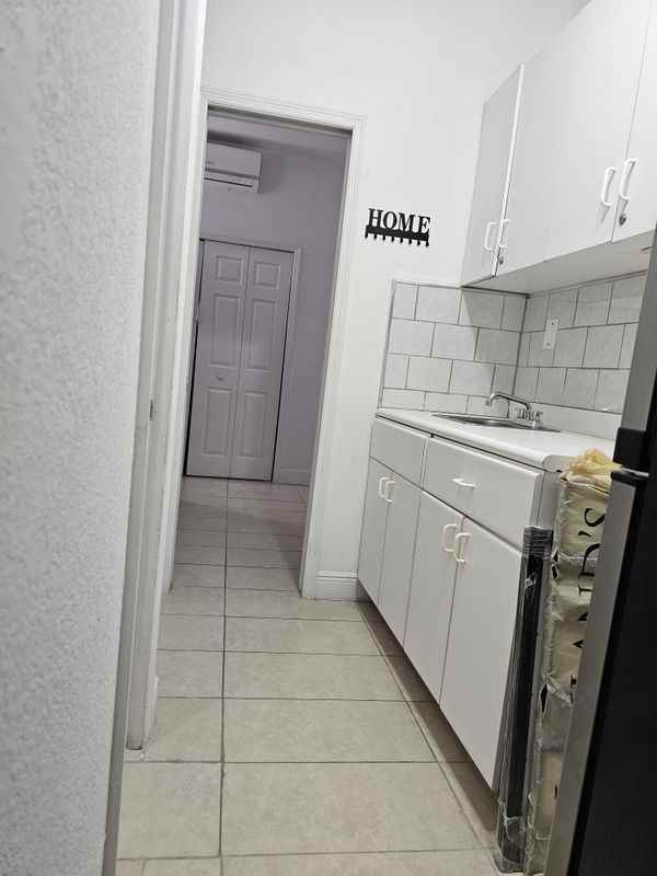 954 Se 1st St - Photo 3 of 7