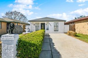 featured image of 2420 Dubreuil St