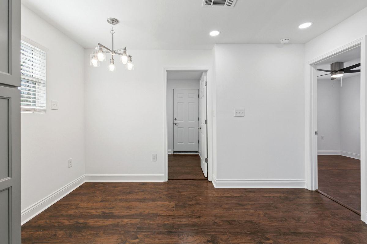 2420 Dubreuil St - Photo 3 of 15