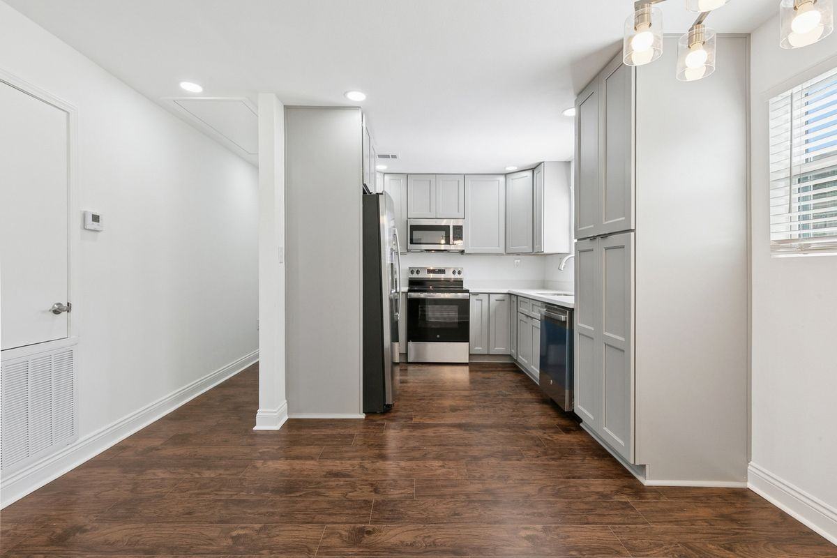 2420 Dubreuil St - Photo 5 of 15