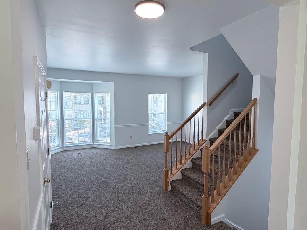 68 Alexis Dr - Photo 2 of 15