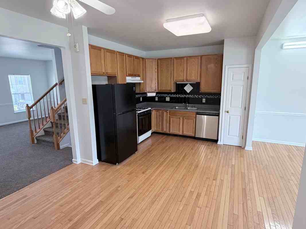 68 Alexis Dr - Photo 3 of 15
