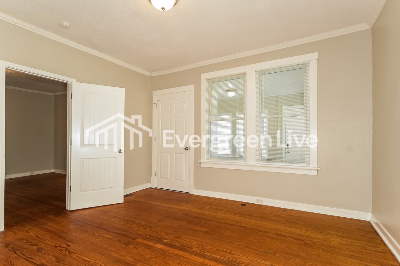 7063 Julian Ave - Photo 4 of 15