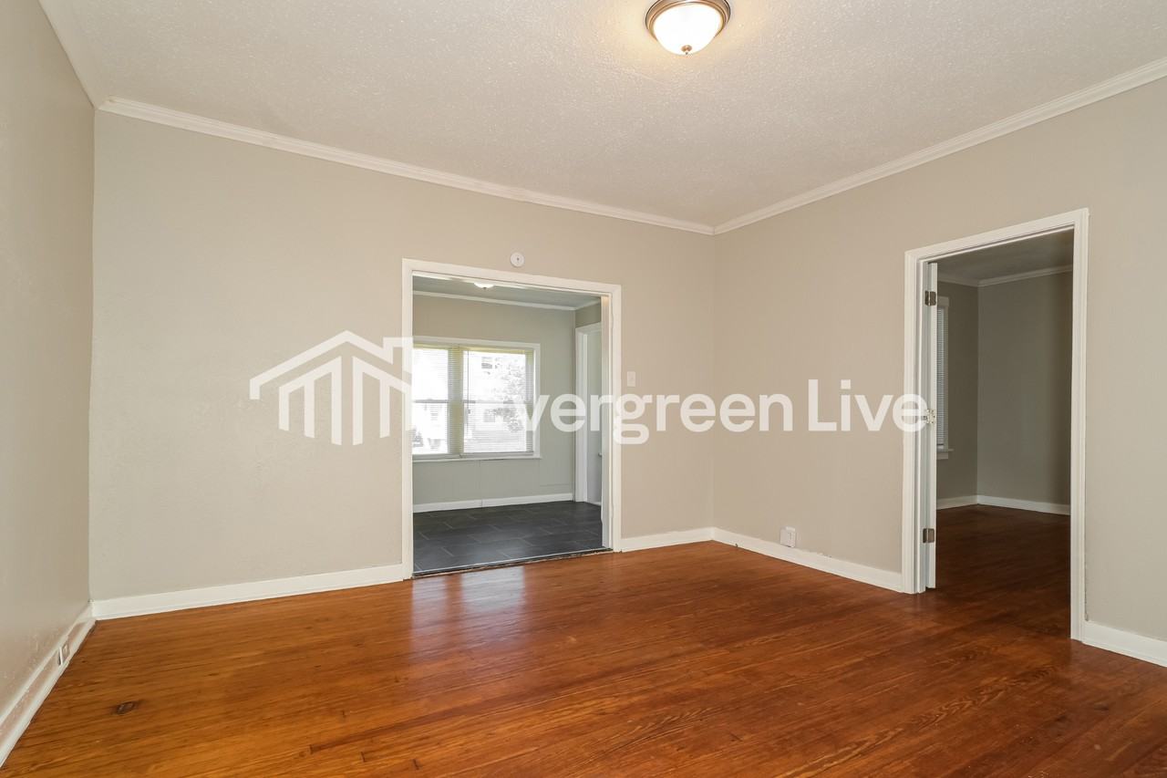 7063 Julian Ave - Photo 5 of 15