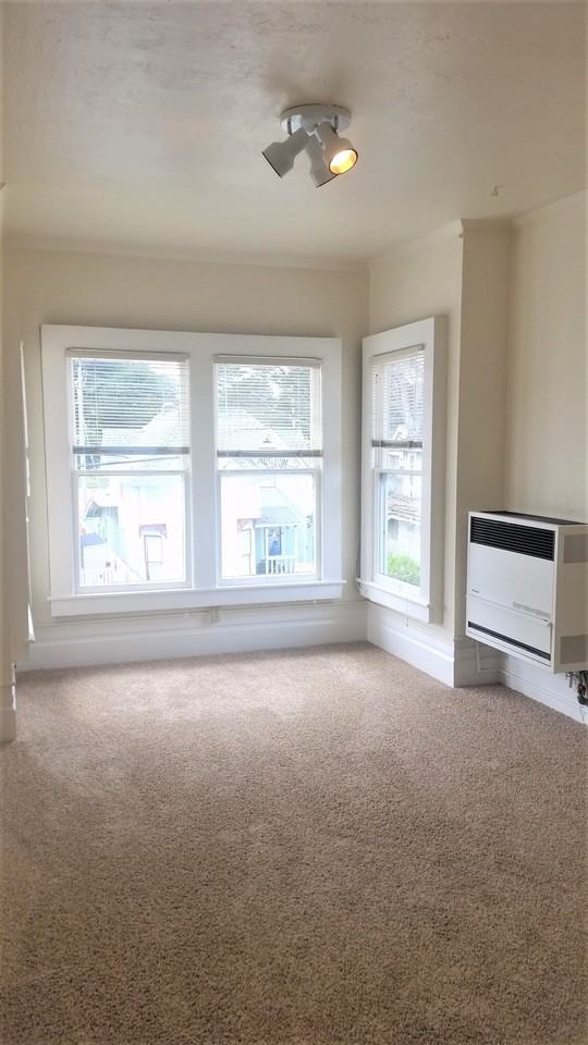 107 19th St #C - Photo 5 of 10