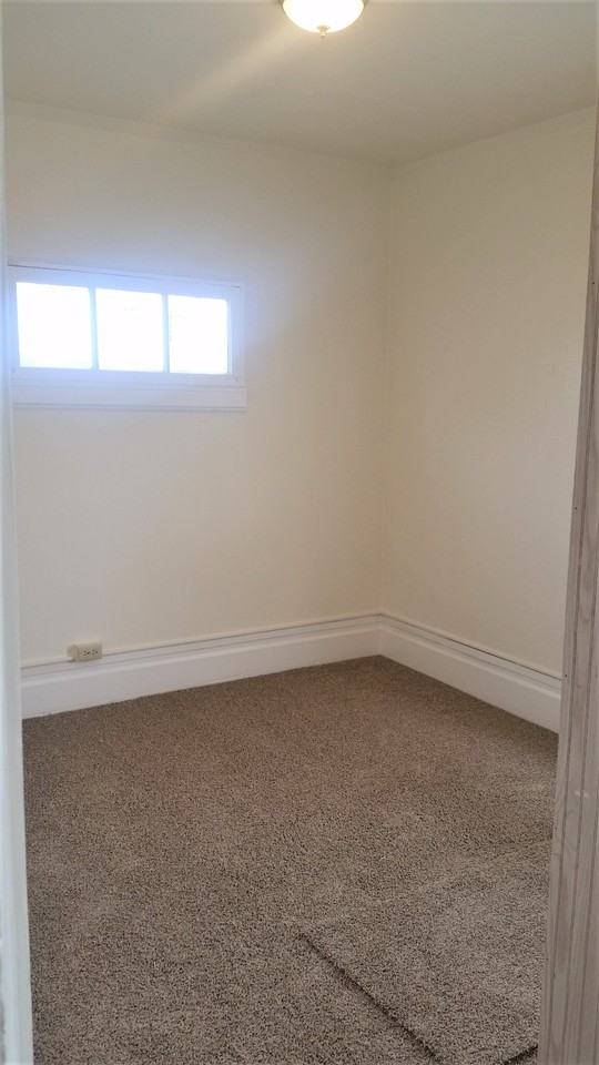 107 19th St #C - Photo 2 of 10