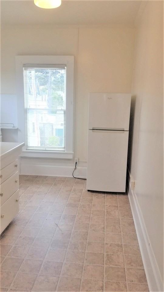 107 19th St #C - Photo 5 of 10