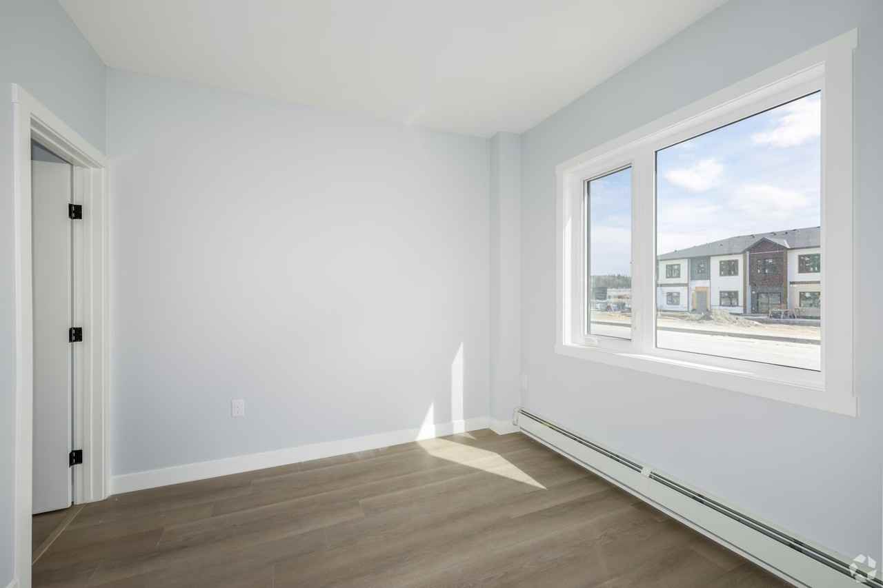 348 Greystone Boulevard - Photo 5 of 21