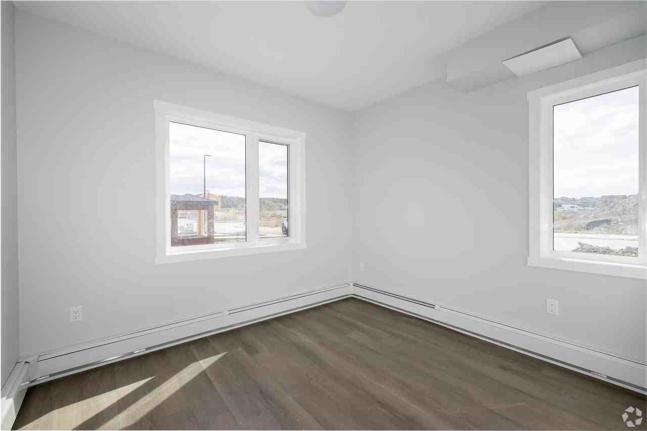 348 Greystone Boulevard - Photo 5 of 11