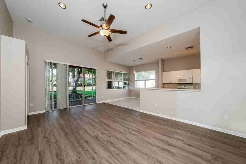 13542 Weyburne Dr - Photo 3 of 16