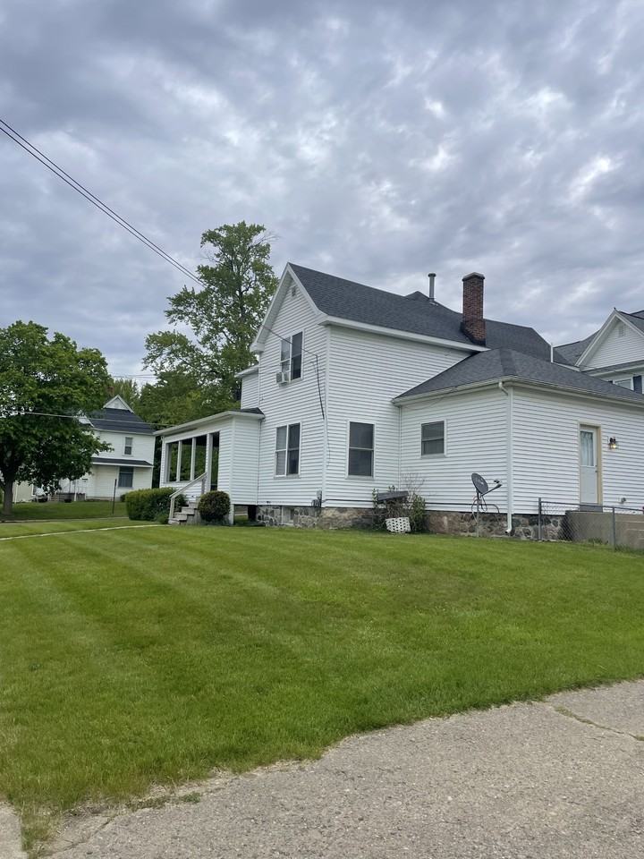 28 Westwood St - Photo 2 of 10