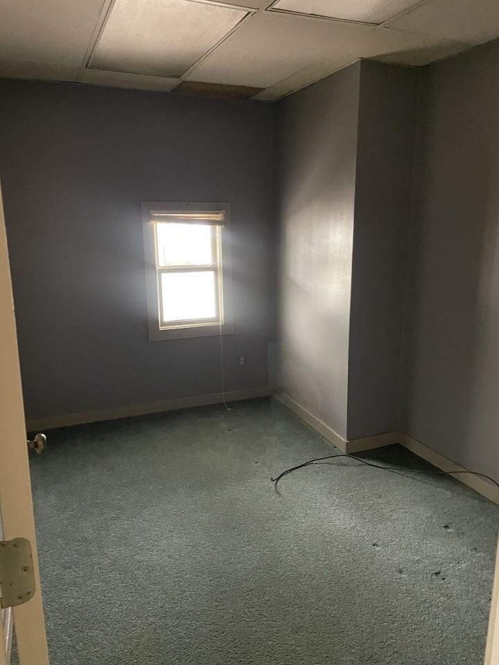 28 Westwood St - Photo 5 of 10