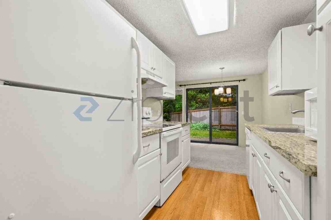 12258 Ne 117th Pl #E5 - Photo 7 of 13