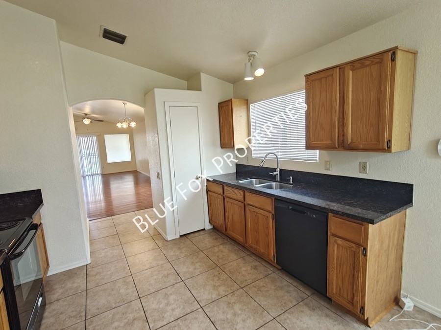 3313 W Millstone Pl - Photo 2 of 34