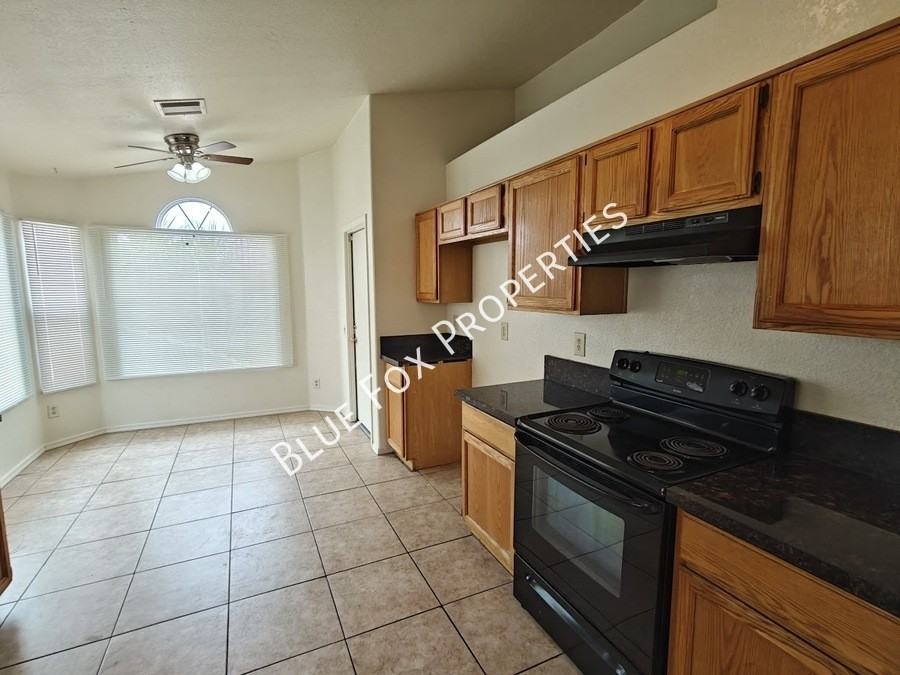 3313 W Millstone Pl - Photo 6 of 34