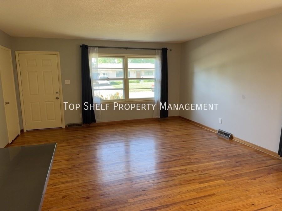 502 Se 4th St - Photo 2 of 18
