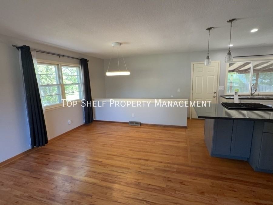 502 Se 4th St - Photo 5 of 18