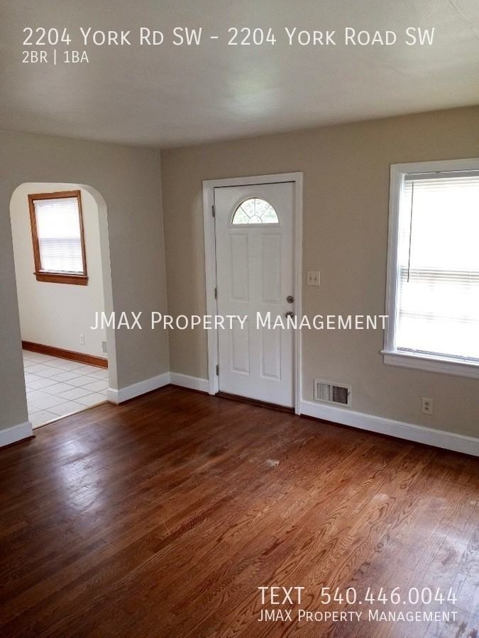 2204 York Rd Sw - Photo 2 of 13