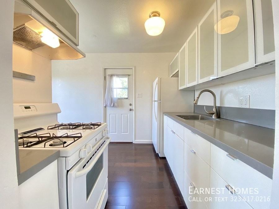 834 Laguna Ave - Photo 4 of 21