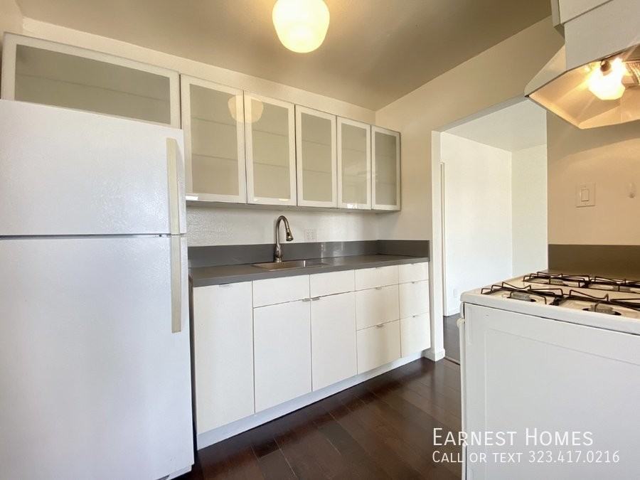 834 Laguna Ave - Photo 5 of 21