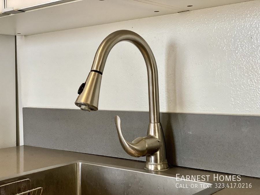 834 Laguna Ave - Photo 7 of 21
