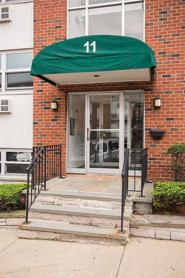 11 Commonwealth Ct #1 - Photo 4 of 9