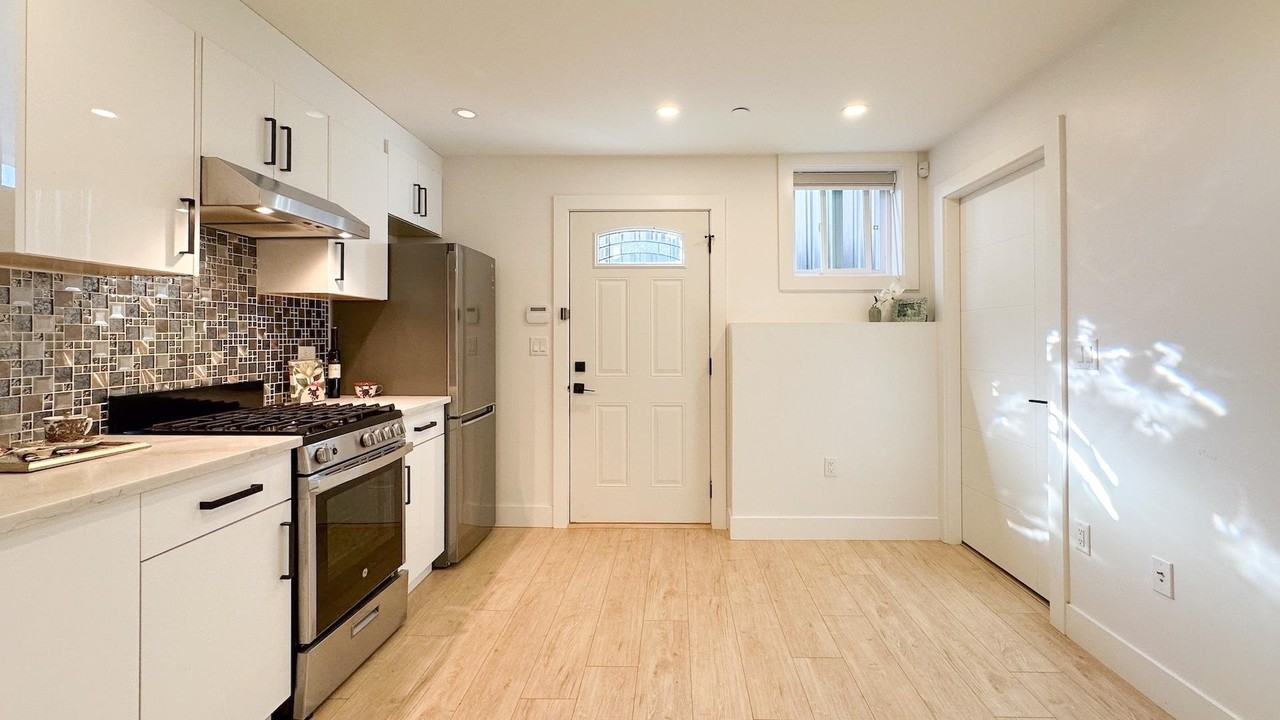 2723 Turner Street - Photo 4 of 9