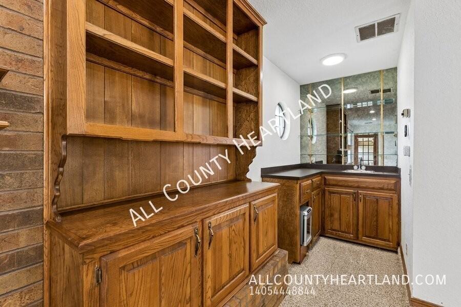 2613 Sw 112th St - Photo 4 of 14