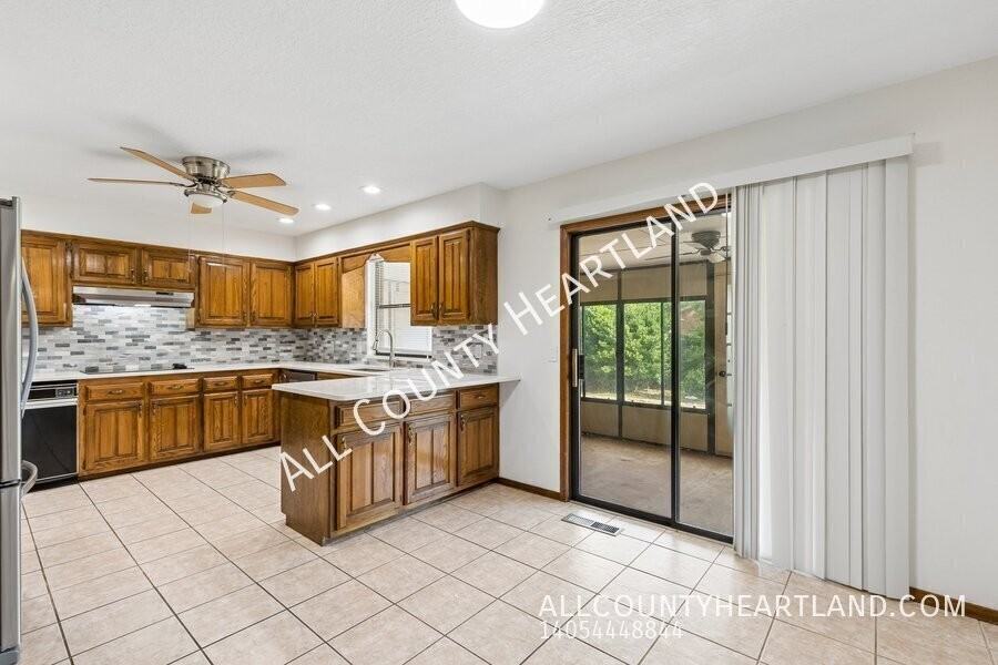 2613 Sw 112th St - Photo 5 of 14