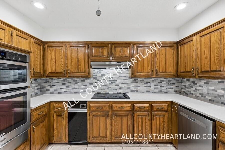 2613 Sw 112th St - Photo 6 of 14