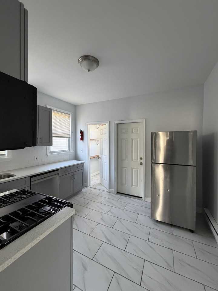 59 N 15th St #3 - Photo 3 of 19