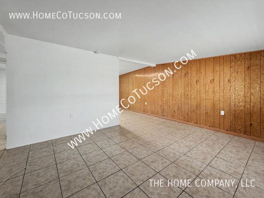1430 E Iowa Dr - Photo 4 of 20