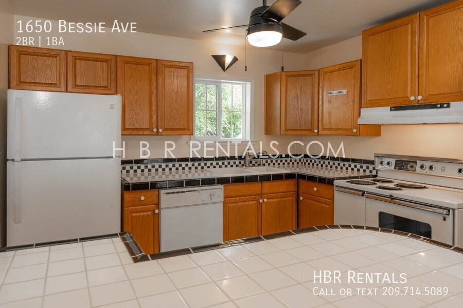 1650 Bessie Ave - Photo 5 of 21