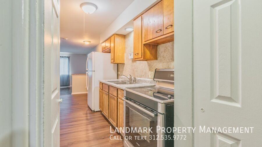 440 W Division St - Photo 3 of 21