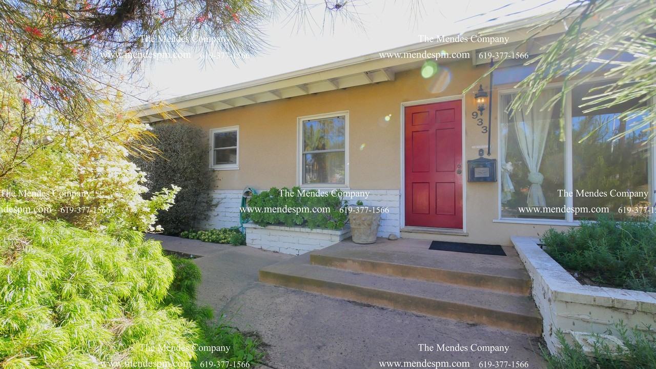 933 Temple St - Photo 2 of 27