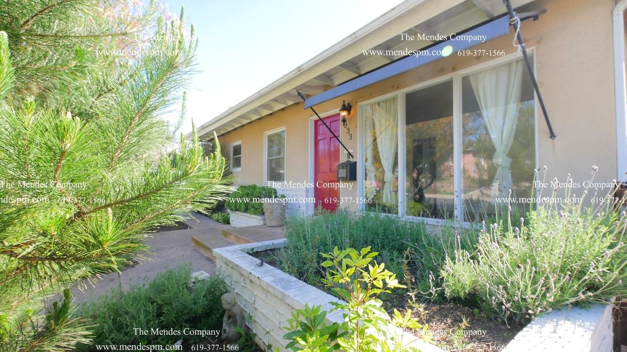 933 Temple St - Photo 3 of 27