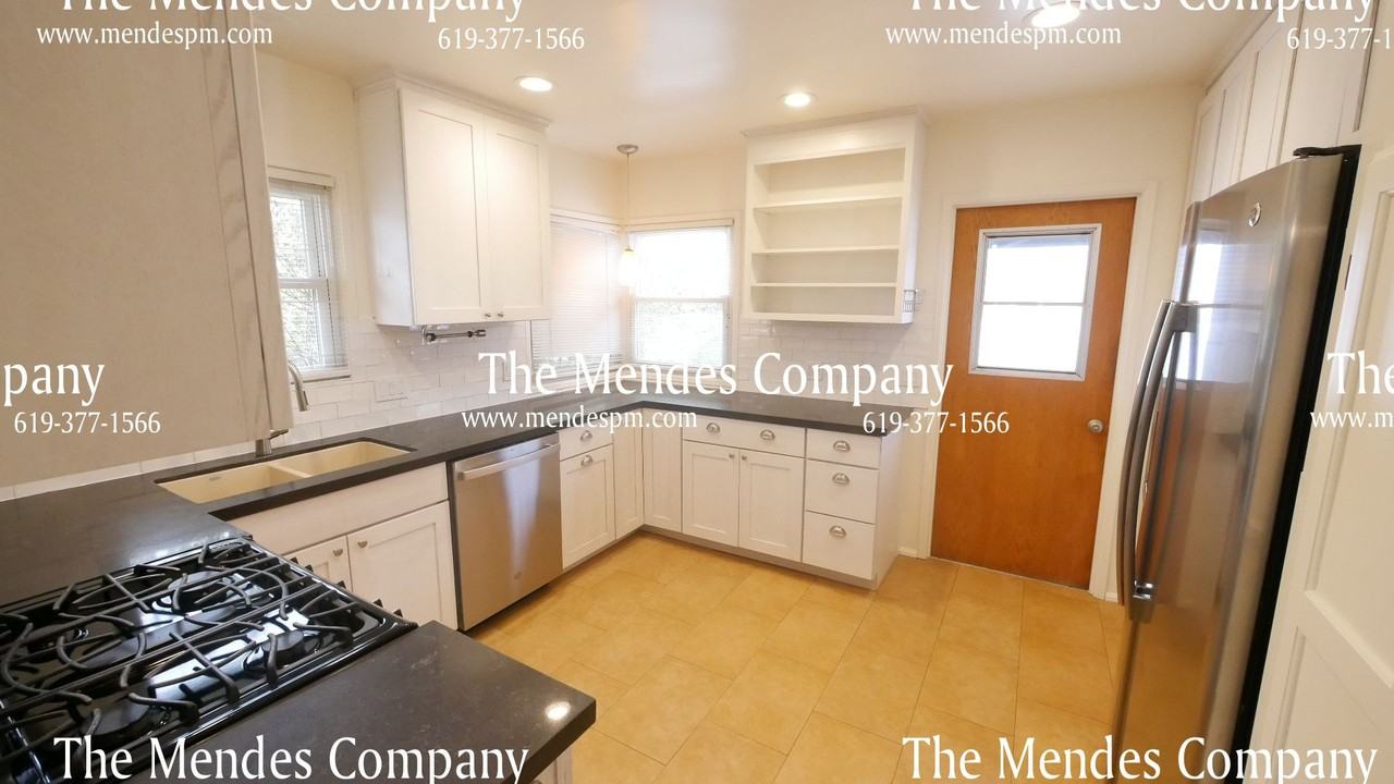 933 Temple St - Photo 7 of 27