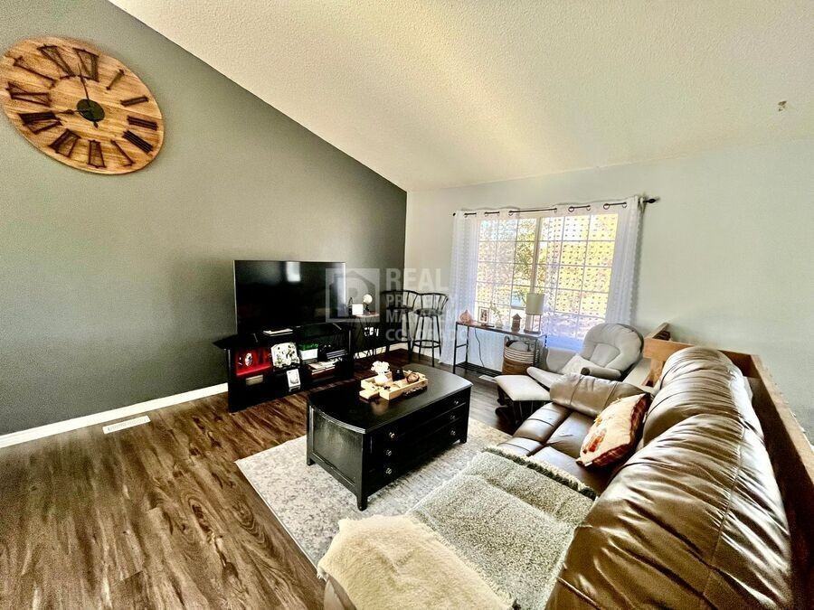 5435 Country Heights Dr - Photo 2 of 17
