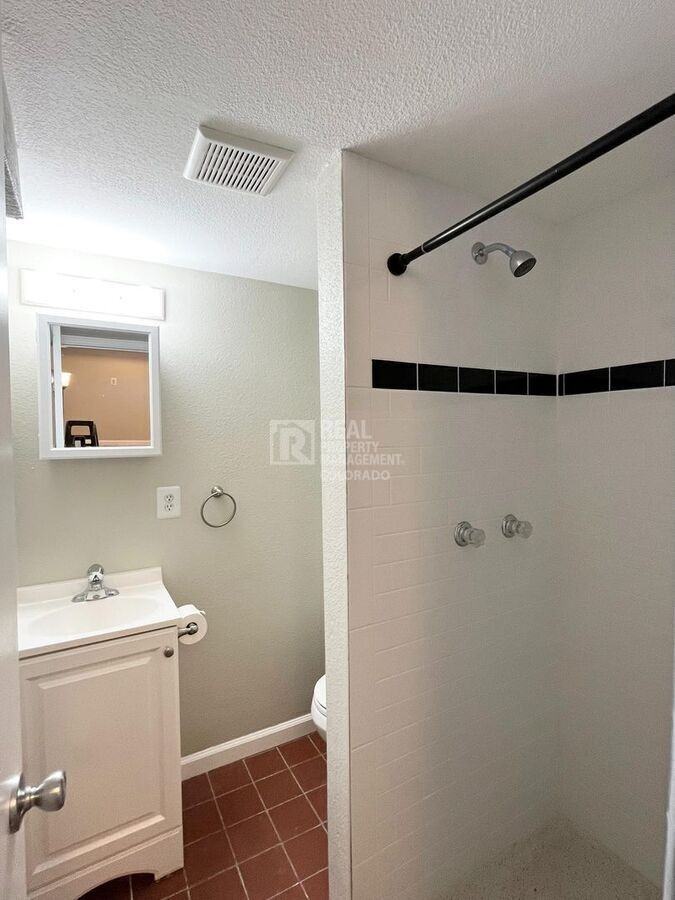 7051 E Arkansas Ave - Photo 6 of 16
